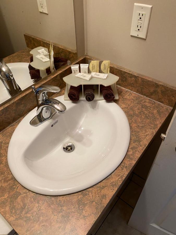 Aspen Motor Inn Drayton Valley Esterno foto